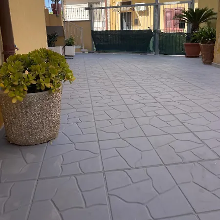 Pensión Flora House