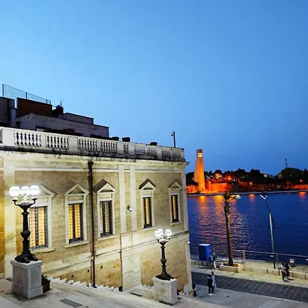 Pensión Flora House 3*