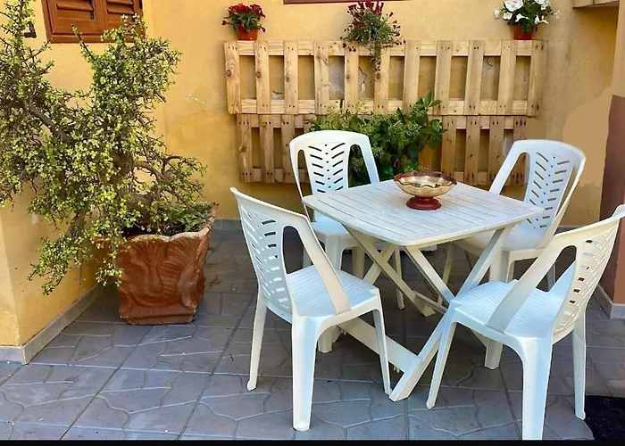 Konukevi Flora House Brindisi